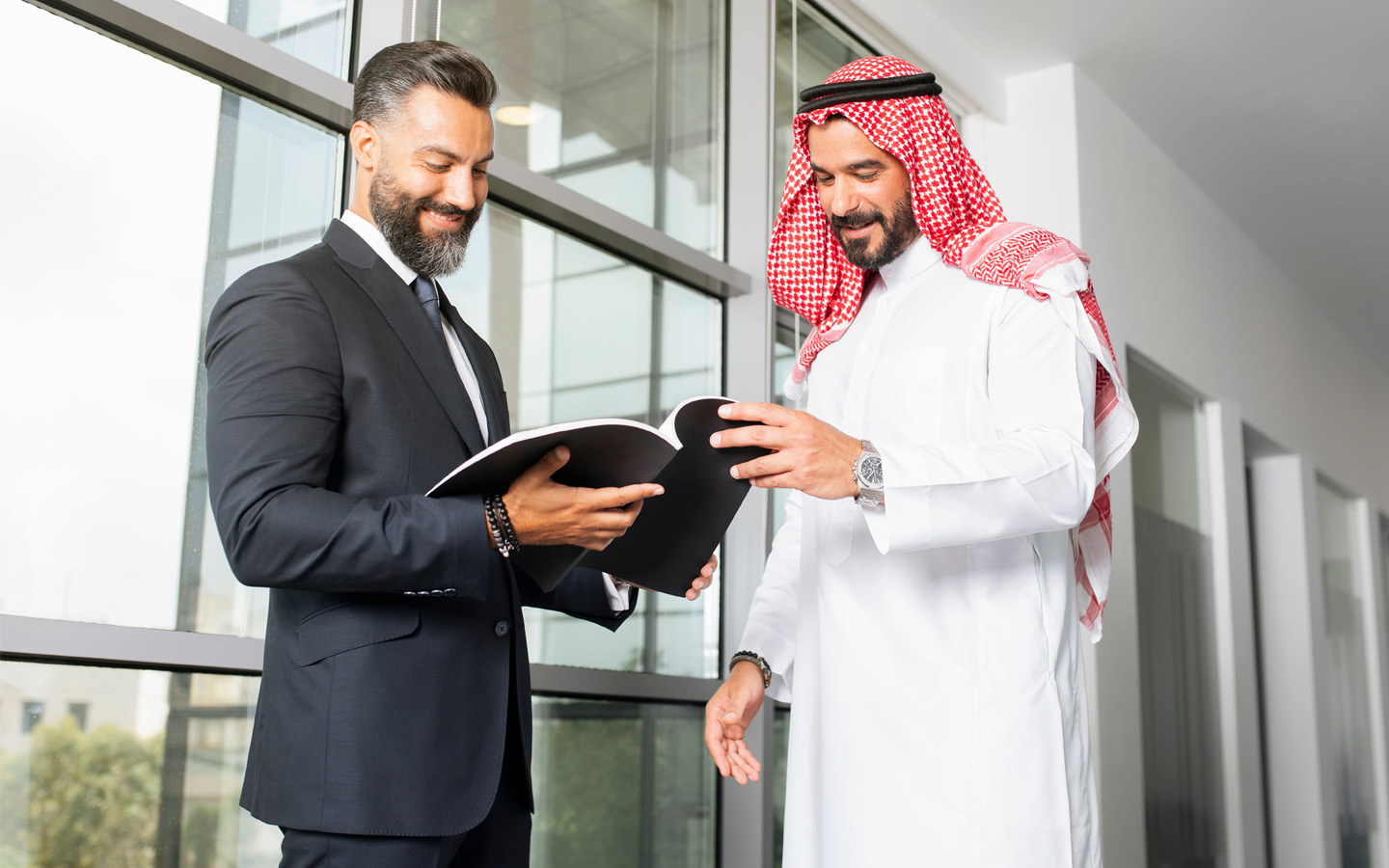 العادات السعودية الأصيلة في المناسبات الاجتماعية: أصالة وثقافة تتوارثها الأجيال